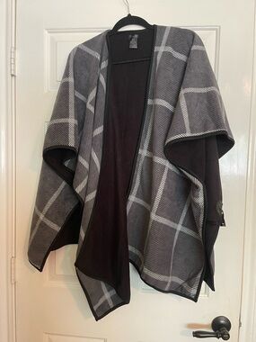 Serra Gray & White Plaid Wrap